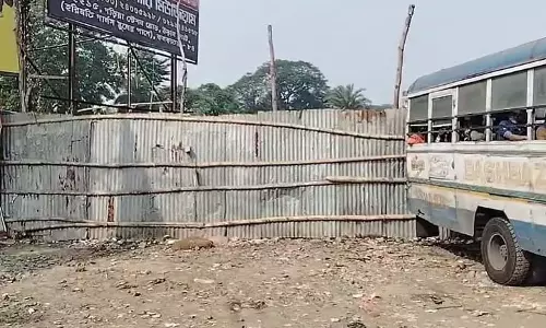 Garia station पर C5 बस स्टैंड रात भर बंद, यात्रियों को परेशानी