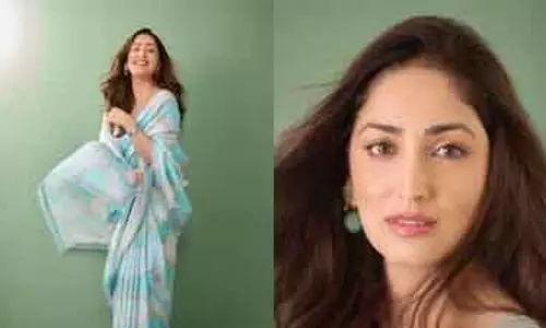Yami Gautam का एलिगेंट पाउडर-ब्लू हैंडबन साड़ी लुक वायरल