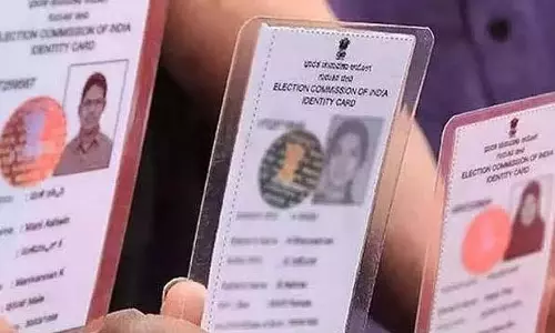 पड़ोसी को उसके पिता ने दिया Voter card! बशीरहाट में सनसनी पड़ोसी को उसके पिता ने दिया Voter card! बशीरहाट में सनसनी