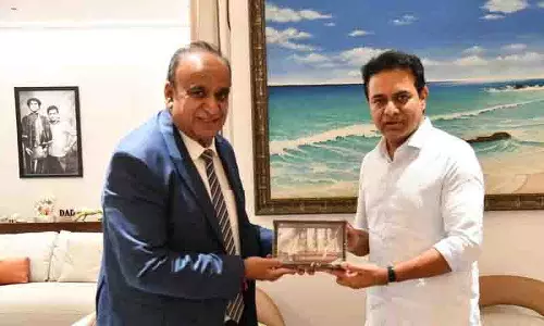 KTR ने व्यापार संबंधों को बढ़ावा देने के लिए मॉरीशस के मंत्री से मुलाकात की KTR ने व्यापार संबंधों को बढ़ावा देने के लिए मॉरीशस के मंत्री से मुलाकात की