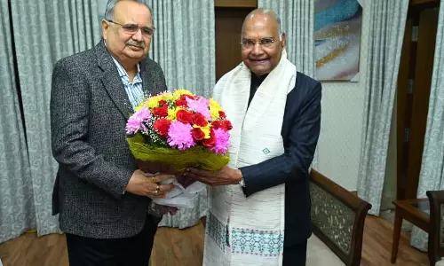 पूर्व राष्ट्रपति रामनाथ कोविंद का विधानसभा अध्यक्ष डॉ. रमन सिंह ने किया अभिनंदन