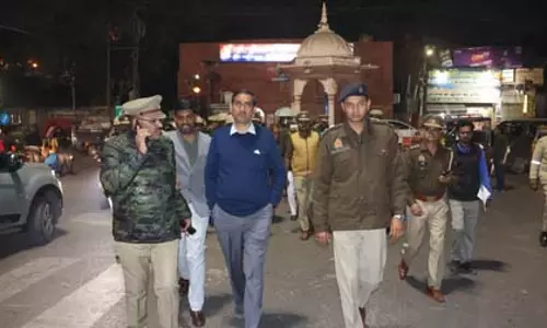 6 दिसंबर को लेकर मथुरा में हाई अलर्ट, डीएम-एसएसपी ने भारी फोर्स के साथ किया फ्लैग मार्च 6 दिसंबर को लेकर मथुरा में हाई अलर्ट, डीएम-एसएसपी ने भारी फोर्स के साथ किया फ्लैग मार्च