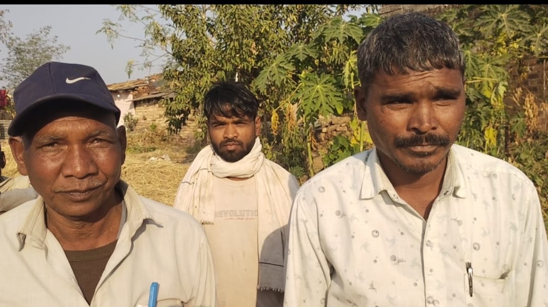 सफेद पत्थरों की खदान में अवैध ब्लास्टिंग से मकानों स्कूलों की दीवारों में आई दरारें, ग्रामीण परेशान
