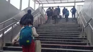 Kanpur: मेट्रो के गेट नंबर-1 से सीधे रेलवे स्टेशन पहुंचेंगे यात्री Kanpur: मेट्रो के गेट नंबर-1 से सीधे रेलवे स्टेशन पहुंचेंगे यात्री