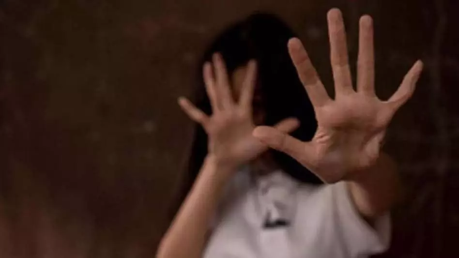 रिटायर्ड पुलिसकर्मी ने सोसायटी की लिफ्ट में की नाबालिग से छेड़छाड़, गिरफ्तार रिटायर्ड पुलिसकर्मी ने सोसायटी की लिफ्ट में की नाबालिग से छेड़छाड़, गिरफ्तार