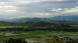 Hill–Valley डिवाइड को पाटना: मणिपुर के जातीय संघर्ष को समझना और शांति का रास्ता Hill–Valley डिवाइड को पाटना: मणिपुर के जातीय संघर्ष को समझना और शांति का रास्ता