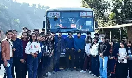 Jammu: छात्रों ने हिमालयी भू–आकृतियों पर किया विस्तृत अध्ययन Jammu: छात्रों ने हिमालयी भू–आकृतियों पर किया विस्तृत अध्ययन