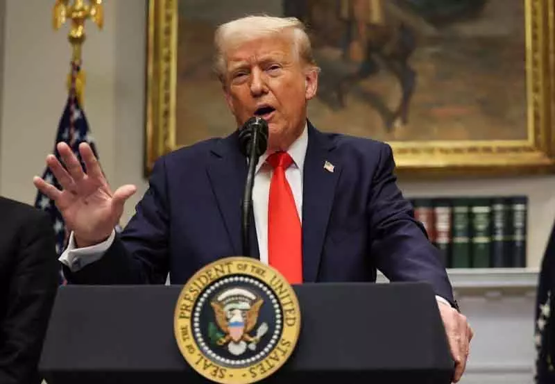 Trump प्रशासन ने 19 ट्रैवल-बैन वाले देशों से माइग्रेंट्स के इमिग्रेशन एप्लीकेशन रोके Trump प्रशासन ने 19 ट्रैवल-बैन वाले देशों से माइग्रेंट्स के इमिग्रेशन एप्लीकेशन रोके