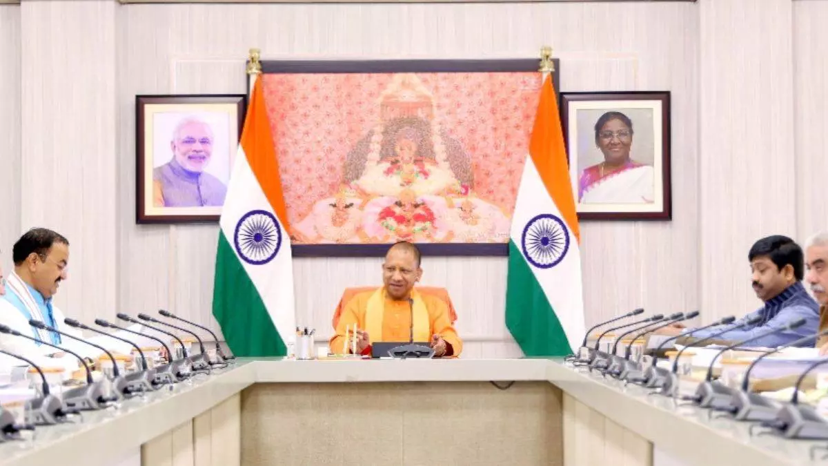 Lucknow: मुख्यमंत्री योगी के नेतृत्व में मंत्रिपरिषद की बैठक संपन्न Lucknow: मुख्यमंत्री योगी के नेतृत्व में मंत्रिपरिषद की बैठक संपन्न