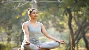 Health: बढ़ते प्रदूषण में फेफड़ों की सेहत को रखना है अच्छा तो करें ये योग Health: बढ़ते प्रदूषण में फेफड़ों की सेहत को रखना है अच्छा तो करें ये योग