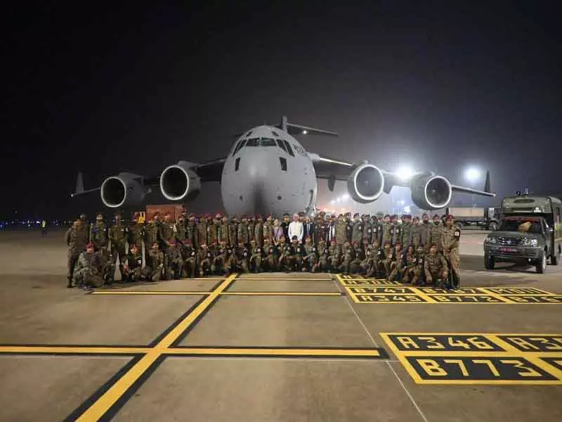 ऑपरेशन सागर बंधु: भारतीय सेना की टुकड़ी Sri Lanka पहुंची मानवीय सहायता के लिए ऑपरेशन सागर बंधु: भारतीय सेना की टुकड़ी Sri Lanka पहुंची मानवीय सहायता के लिए