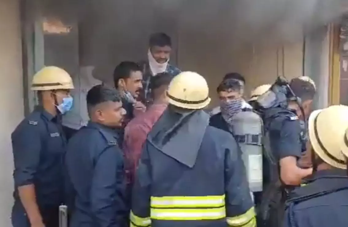 पैथोलॉजी लैब में भीषण आग लगी, स्थानीय लोग तुरंत हरकत में आए, फिर... पैथोलॉजी लैब में भीषण आग लगी, स्थानीय लोग तुरंत हरकत में आए, फिर...