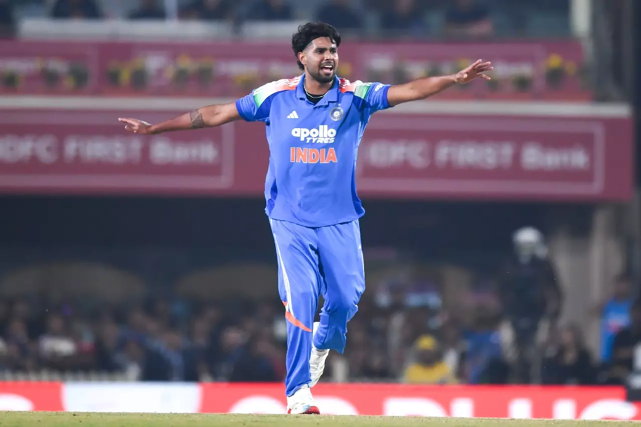 Cricket नियमों का उल्लंघन, हर्षित राणा को पहले ODI में मिली फटकार Cricket नियमों का उल्लंघन, हर्षित राणा को पहले ODI में मिली फटकार
