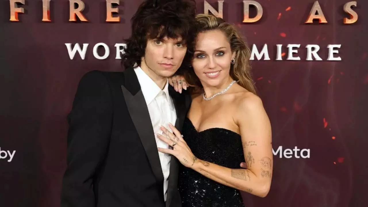 Miley Cyrus और मैक्स मोरांडो ने 4 साल की डेटिंग के बाद सगाई कर ली Miley Cyrus और मैक्स मोरांडो ने 4 साल की डेटिंग के बाद सगाई कर ली