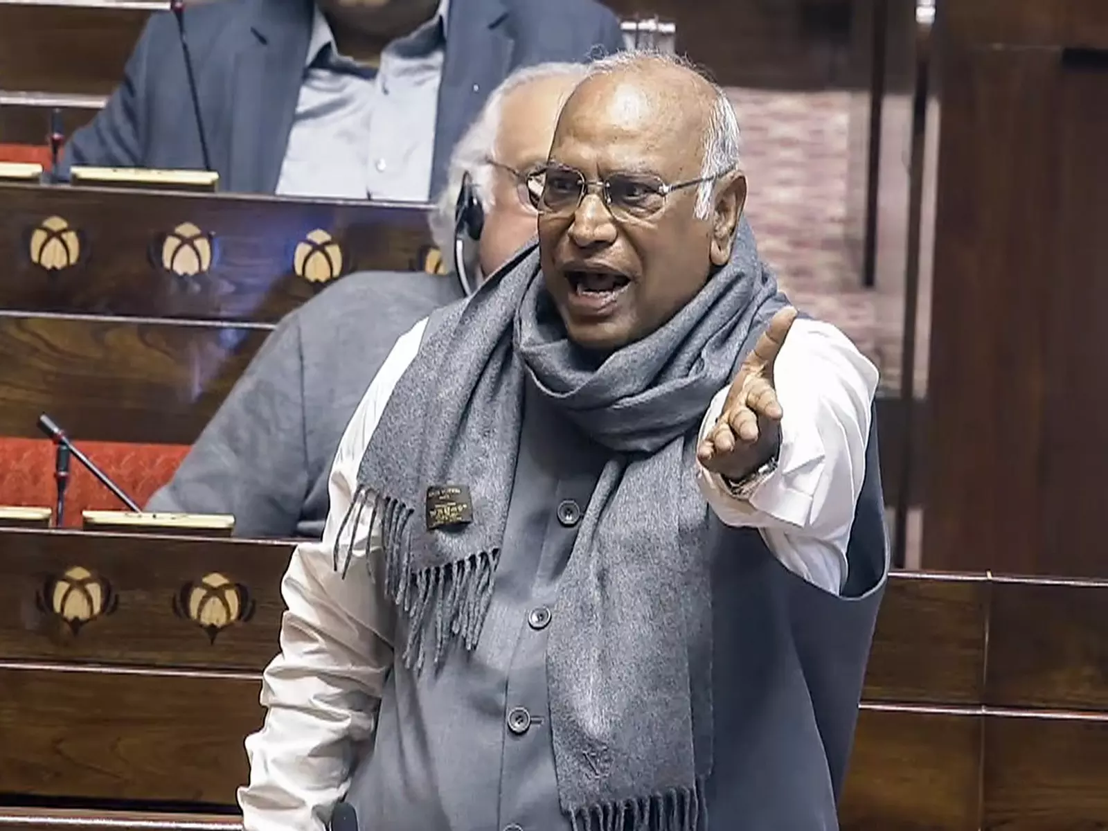 Mallikarjun Kharge ने राज्यसभा में नड्डा पर आरोप लगाए Mallikarjun Kharge ने राज्यसभा में नड्डा पर आरोप लगाए