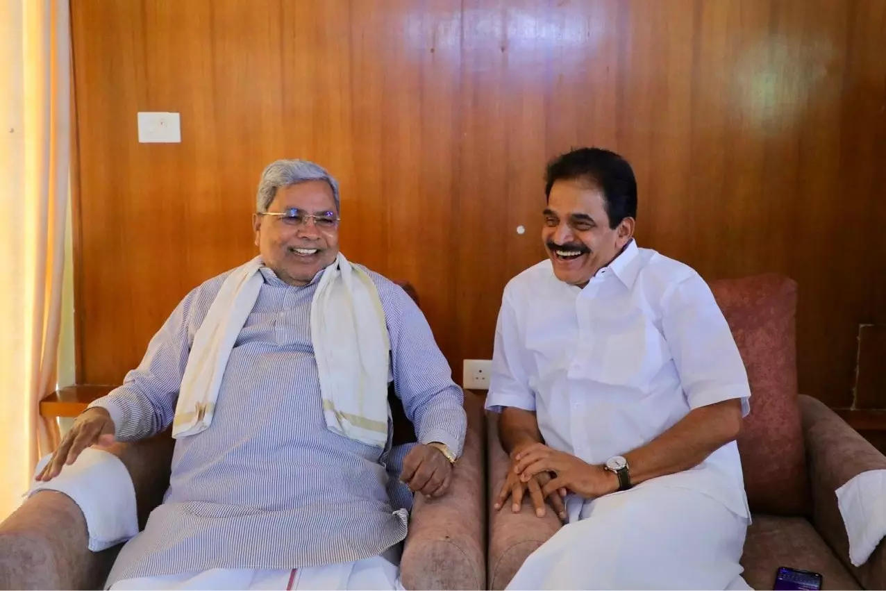 Mangaluru में शिवकुमार और सिद्धारमैया के समर्थन में नारे लगने से कांग्रेस शर्मिंदा Mangaluru में शिवकुमार और सिद्धारमैया के समर्थन में नारे लगने से कांग्रेस शर्मिंदा