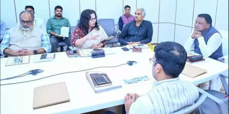 मुख्यमंत्री ने 34,052 करोड़ रुपये के DMF फंड के तेज़ इस्तेमाल का आग्रह किया मुख्यमंत्री ने 34,052 करोड़ रुपये के DMF फंड के तेज़ इस्तेमाल का आग्रह किया