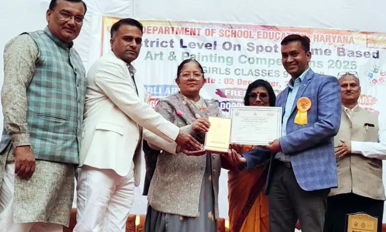 Bhiwani: छात्रों की क्रिएटिविटी से सजी आर्ट प्रतियोगिता Bhiwani: छात्रों की क्रिएटिविटी से सजी आर्ट प्रतियोगिता