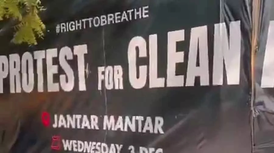 Delhi : प्रदूषण की समस्या के चलते छात्रों और नागरिकों ने विरोध प्रदर्शन किया और साफ़ हवा की मांग की Delhi : प्रदूषण की समस्या के चलते छात्रों और नागरिकों ने विरोध प्रदर्शन किया और साफ़ हवा की मांग की
