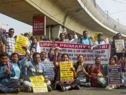 HC का आदेश: बंगाल में प्राइमरी टीचरों की बर्खास्तगी को रोक दिया HC का आदेश: बंगाल में प्राइमरी टीचरों की बर्खास्तगी को रोक दिया