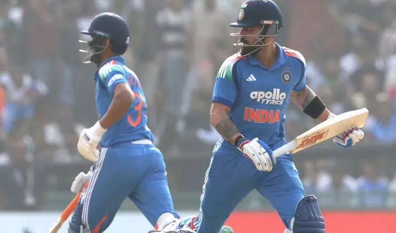 Virat Kohli और रुतुराज गायकवाड़ ने साउथ अफ्रीका के खिलाफ दूसरे वनडे में हाफ सेंचुरी बनाईं Virat Kohli और रुतुराज गायकवाड़ ने साउथ अफ्रीका के खिलाफ दूसरे वनडे में हाफ सेंचुरी बनाईं
