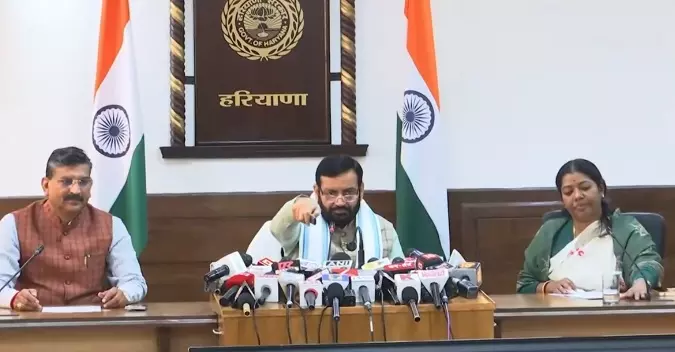 Chandigarh: महिलाओं के खाते में फिर 2,100 रुपए, दूसरी किस्त जारी Chandigarh: महिलाओं के खाते में फिर 2,100 रुपए, दूसरी किस्त जारी