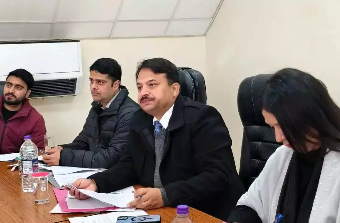 Shimla: पटवारियों संग डीसी की बैठक, तेजी के लिए दिशा-निर्देश Shimla: पटवारियों संग डीसी की बैठक, तेजी के लिए दिशा-निर्देश