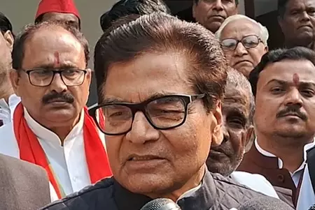 एसआईआर के जरिए मतदाताओं का काटा जा रहा नाम : राम गोपाल यादव एसआईआर के जरिए मतदाताओं का काटा जा रहा नाम : राम गोपाल यादव