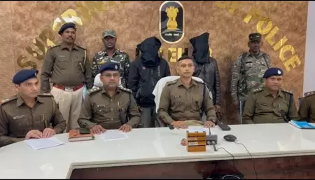 दो लाख के इनामी सहित दो एरिया कमांडर गिरफ्तार दो लाख के इनामी सहित दो एरिया कमांडर गिरफ्तार