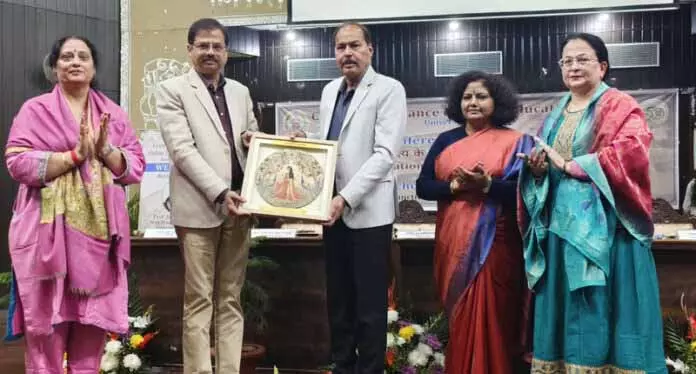 JU में ‘भारतीय साहित्य में महिलाओं की पुनर्प्रस्तुति’ पर दो दिवसीय सम्मेलन का उद्घाटन JU में ‘भारतीय साहित्य में महिलाओं की पुनर्प्रस्तुति’ पर दो दिवसीय सम्मेलन का उद्घाटन
