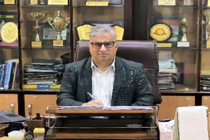 Director Colleges ने पीर पंजाल के डिग्री कॉलेजों का दौरा किया Director Colleges ने पीर पंजाल के डिग्री कॉलेजों का दौरा किया