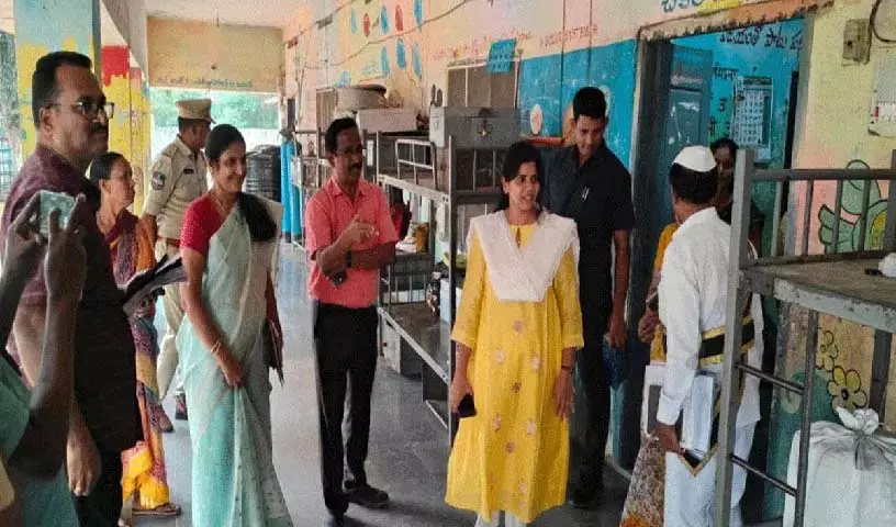 Primary level की शिक्षा बच्चों के भविष्य के लिए पहला कदम है: कलेक्टर इला त्रिपाठी Primary level की शिक्षा बच्चों के भविष्य के लिए पहला कदम है: कलेक्टर इला त्रिपाठी