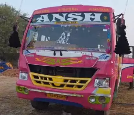 Police ने 14 गोवंश को बचाया, जानवरों की तस्करी में इस्तेमाल होने वाली बस और टाटा 407 को जब्त Police ने 14 गोवंश को बचाया, जानवरों की तस्करी में इस्तेमाल होने वाली बस और टाटा 407 को जब्त