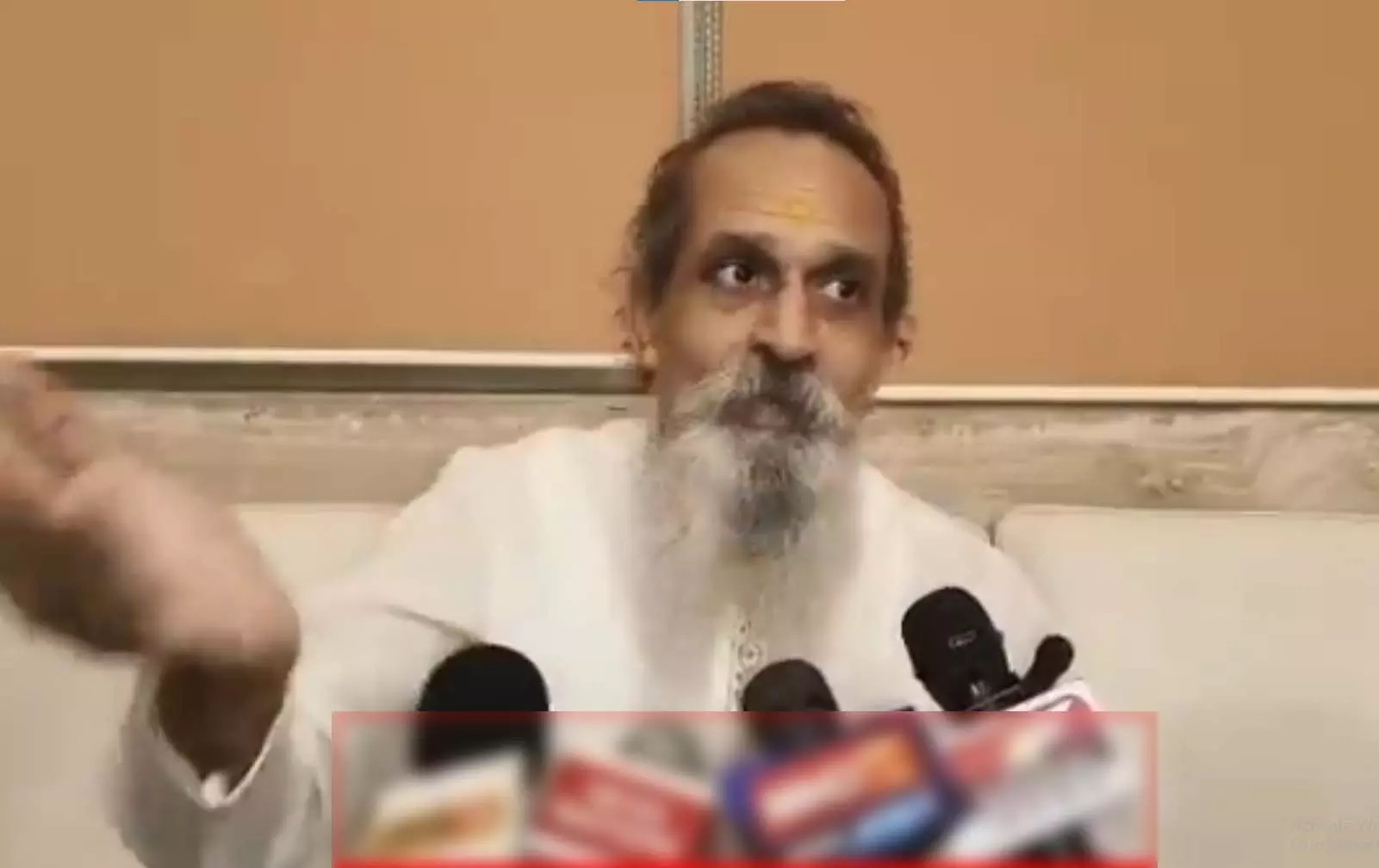 शादी से पहले SEX पर धर्मगुरु का विवादित बयान, देखें VIDEO... शादी से पहले SEX पर धर्मगुरु का विवादित बयान, देखें VIDEO...