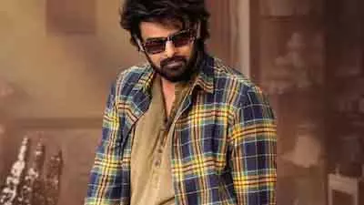Prabhas की ‘द राजा साब’ 9 जनवरी को रिलीज़, लंबाई 3 घंटे 15 मिनट अनुमानित Prabhas की ‘द राजा साब’ 9 जनवरी को रिलीज़, लंबाई 3 घंटे 15 मिनट अनुमानित