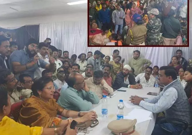 सलेक्शा में EVM सील हटाए जाने से तनाव बढ़ा सलेक्शा में EVM सील हटाए जाने से तनाव बढ़ा