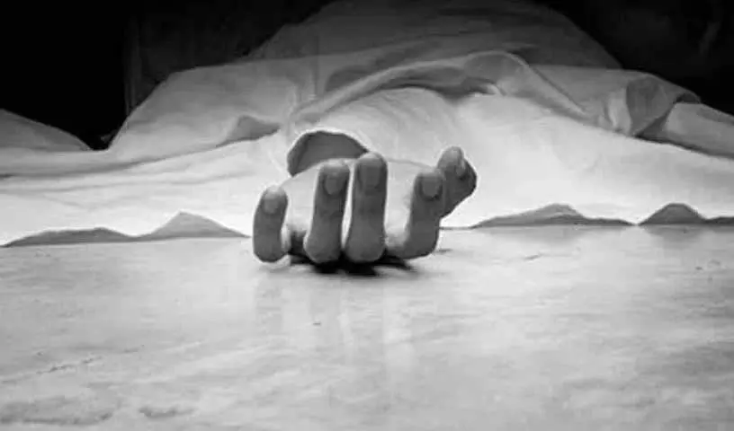 Chandrayangutta में ऑटो-रिक्शा में दो युवक मृत पाए गए Chandrayangutta में ऑटो-रिक्शा में दो युवक मृत पाए गए