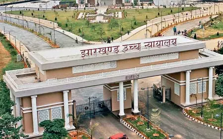 जेएसएससी-सीजीएल रिजल्ट का रास्ता साफ, हाईकोर्ट ने सीबीआई जांच की याचिका खारिज की जेएसएससी-सीजीएल रिजल्ट का रास्ता साफ, हाईकोर्ट ने सीबीआई जांच की याचिका खारिज की