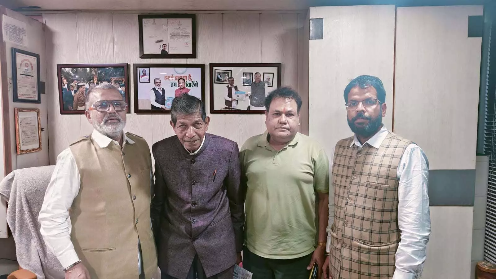 प्रबंध संपादक पप्पू फरिश्ता ने किया भाजपा के आदिवासी नेता ननकी राम कंवर का अभिनंदन प्रबंध संपादक पप्पू फरिश्ता ने किया भाजपा के आदिवासी नेता ननकी राम कंवर का अभिनंदन