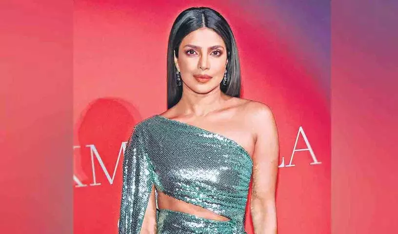 Priyanka Chopra ने एक और तेलुगु फिल्म साइन की.. फैंस के लिए डबल धमाका की गारंटी Priyanka Chopra ने एक और तेलुगु फिल्म साइन की.. फैंस के लिए डबल धमाका की गारंटी