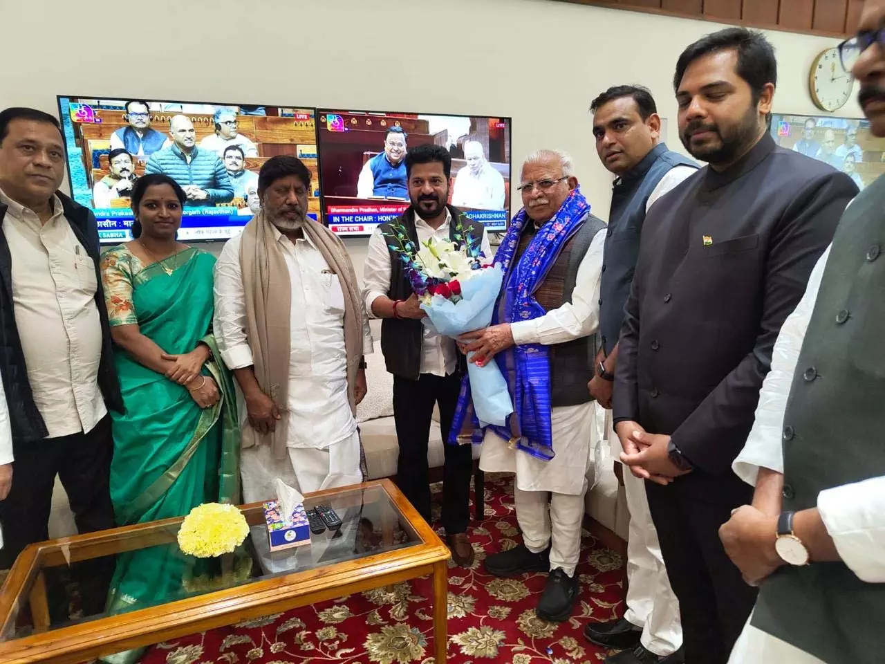 रेवंथ रेड्डी ने अफेयर्स मंत्री लाल खट्टर को Global Initiative में शामिल होने का आमंत्रण दिया रेवंथ रेड्डी ने अफेयर्स मंत्री लाल खट्टर को Global Initiative में शामिल होने का आमंत्रण दिया