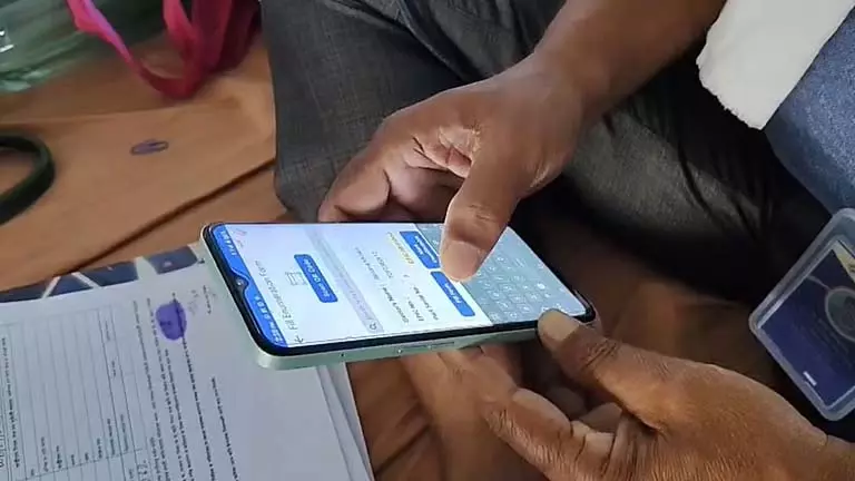 आयोग के मना करने के बाद BLO पैर में इन्फेक्शन के कारण अस्पताल में भर्ती आयोग के मना करने के बाद BLO पैर में इन्फेक्शन के कारण अस्पताल में भर्ती