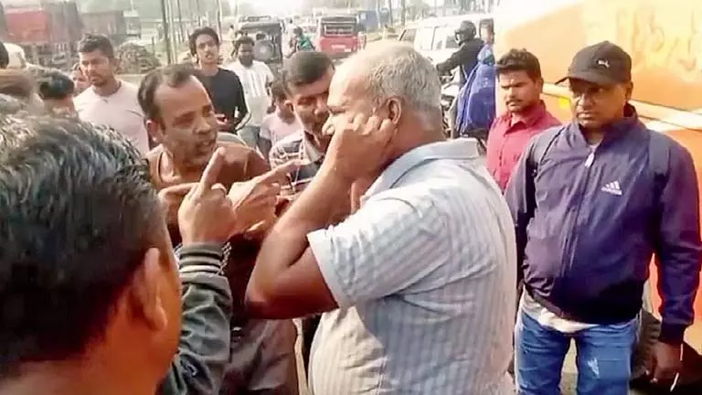 lorry driver की ईंट से स्कूल का छात्र घायल lorry driver की ईंट से स्कूल का छात्र घायल