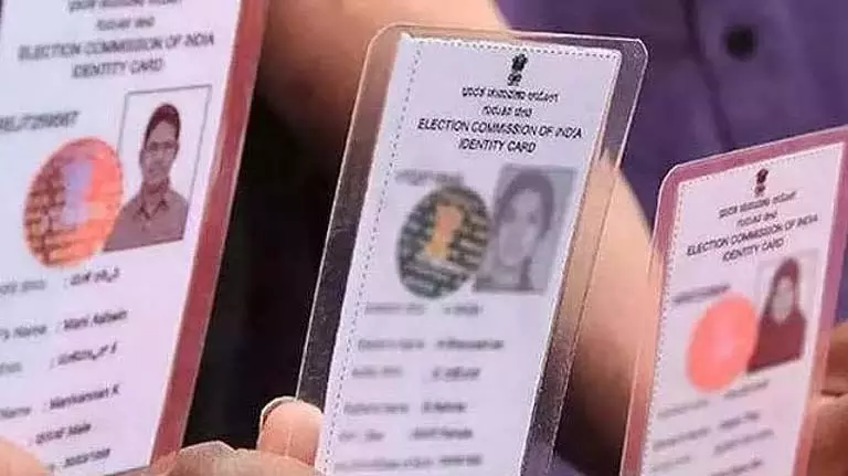 पड़ोसी को उसके पिता ने दिया Voter card! बशीरहाट में सनसनी पड़ोसी को उसके पिता ने दिया Voter card! बशीरहाट में सनसनी