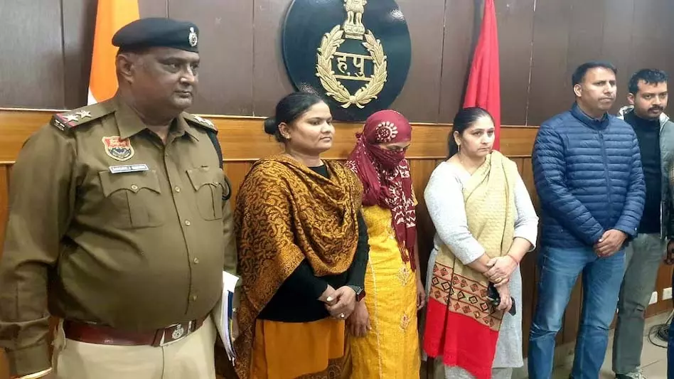 साइको चाची गिरफ्तार, पहले बेटे फिर भांजी-भतीजी को उतारा मौत के घाट साइको चाची गिरफ्तार, पहले बेटे फिर भांजी-भतीजी को उतारा मौत के घाट