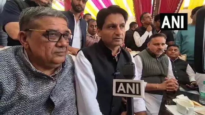 चौधरी रणबीर यूनिवर्सिटी में महिला छात्रों को अश्लील मैसेज, दीपेंद्र हुड्डा ने की कार्रवाई की मांग चौधरी रणबीर यूनिवर्सिटी में महिला छात्रों को अश्लील मैसेज, दीपेंद्र हुड्डा ने की कार्रवाई की मांग
