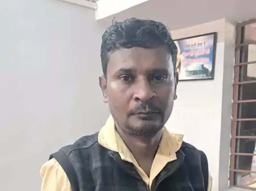 CG में पुलिस ने 21 साल पुराने फरार आरोपी को किया गिरफ्तार CG में पुलिस ने 21 साल पुराने फरार आरोपी को किया गिरफ्तार