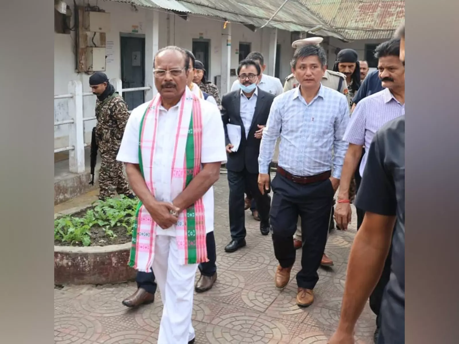 Tripura के राज्यपाल इंद्रसेन रेड्डी नल्लू ने अगरतला में किशोर गृह और निरोध केंद्र का किया निरीक्षण Tripura के राज्यपाल इंद्रसेन रेड्डी नल्लू ने अगरतला में किशोर गृह और निरोध केंद्र का किया निरीक्षण