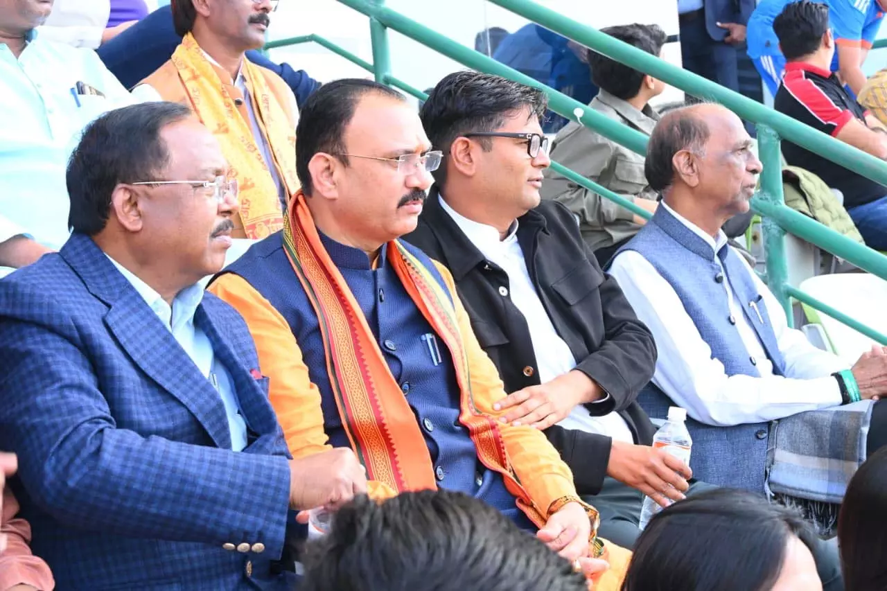भारत बनाम दक्षिण अफ्रीका वनडे मैच देखने पहुंचे थे साय कैबिनेट के दिग्गज मंत्री भारत बनाम दक्षिण अफ्रीका वनडे मैच देखने पहुंचे थे साय कैबिनेट के दिग्गज मंत्री