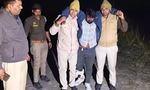 गौ-तस्कर ने गिरफ्तारी से बचने फायरिंग की, हाफ एनकाउंटर में गिरफ्तार गौ-तस्कर ने गिरफ्तारी से बचने फायरिंग की, हाफ एनकाउंटर में गिरफ्तार
